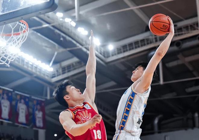 CBA 季后赛半决赛 G1：北京险胜山西，陈盈骏与杰曼高效发挥成关键